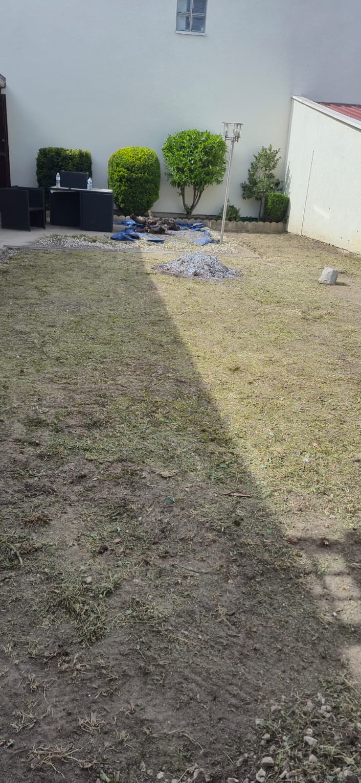Avant Préparation et remise à neuf du terrain — paysagiste Argenteuil Argenteuil — Val d'Oise