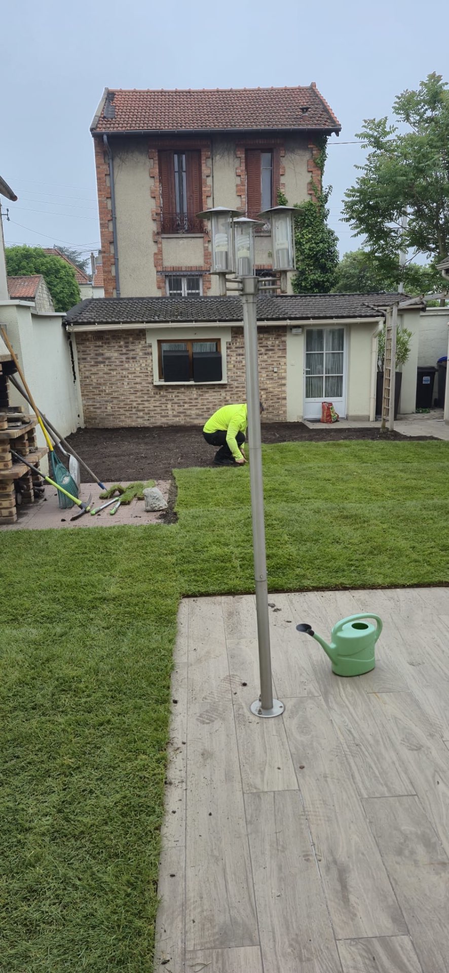 Pendant Création de pelouse en rouleau — paysagiste Argenteuil Argenteuil — Val d'Oise